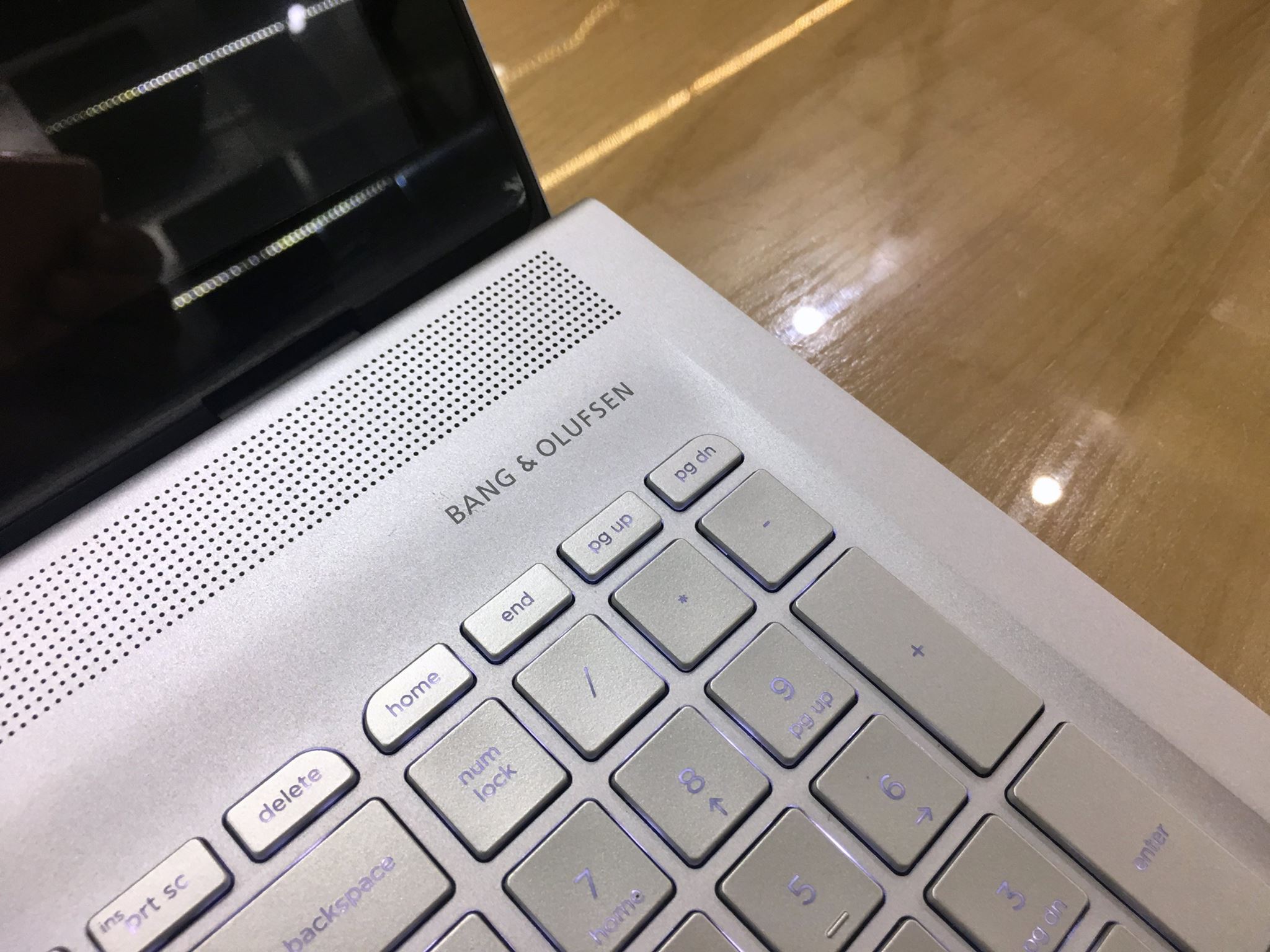 Laptop HP Envy 15-ae130TX (P6M95PA)-99.jpg